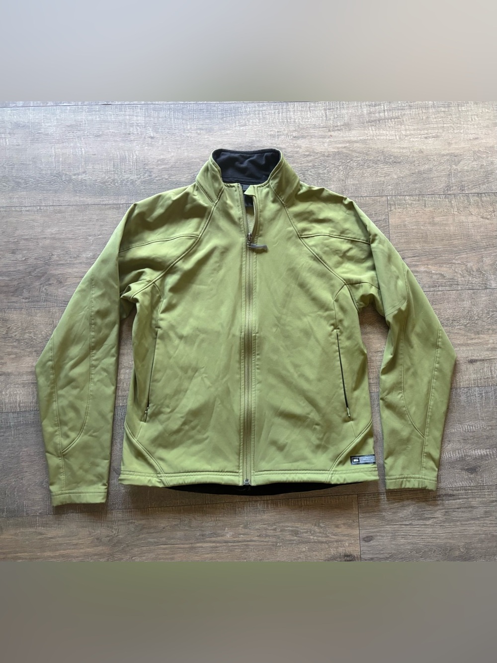 REI women’s size medium Olive Green Lightweight Softshell Full Zip Jacket